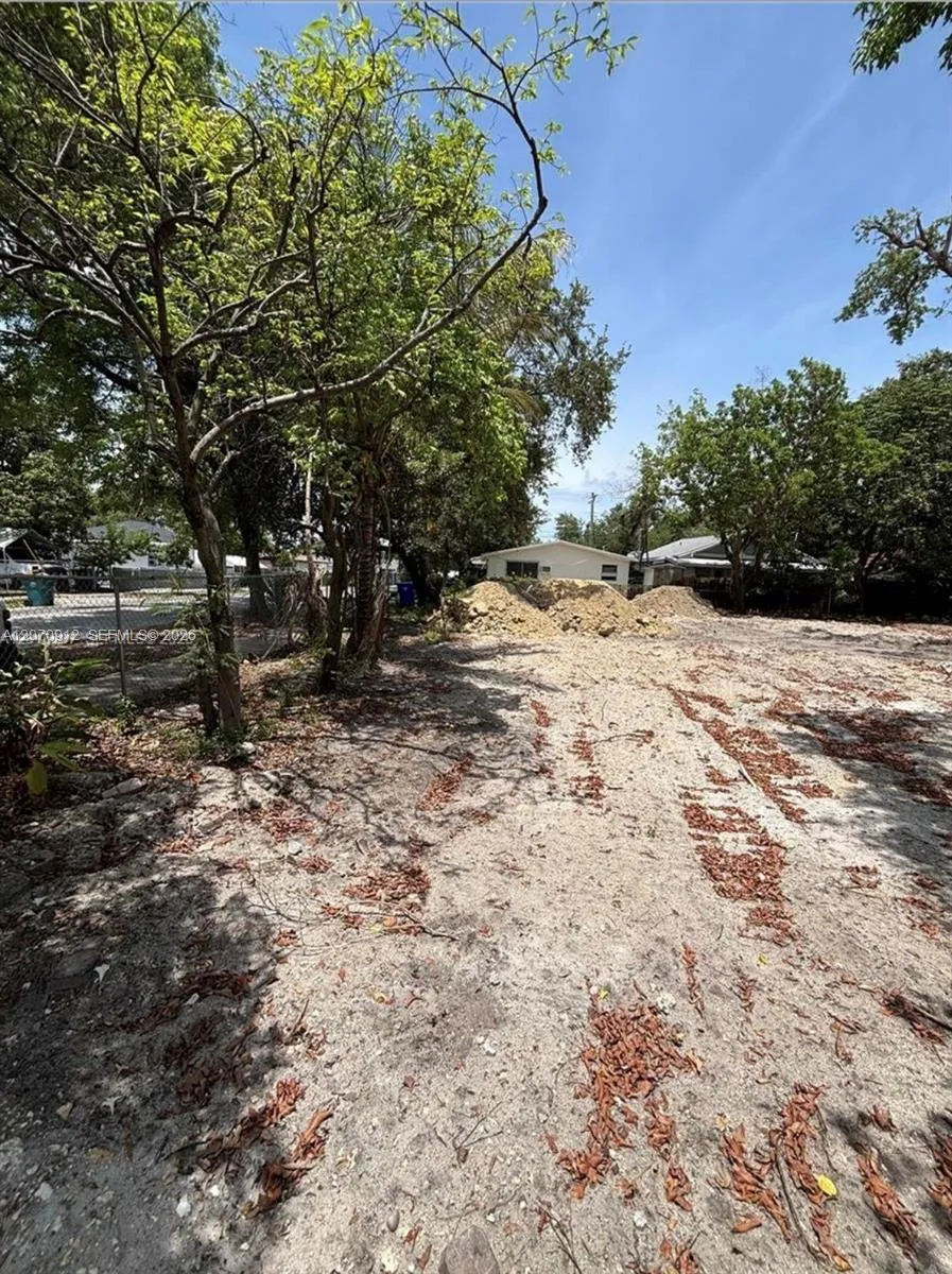 301 NE 58 St Miami, FL 33137
