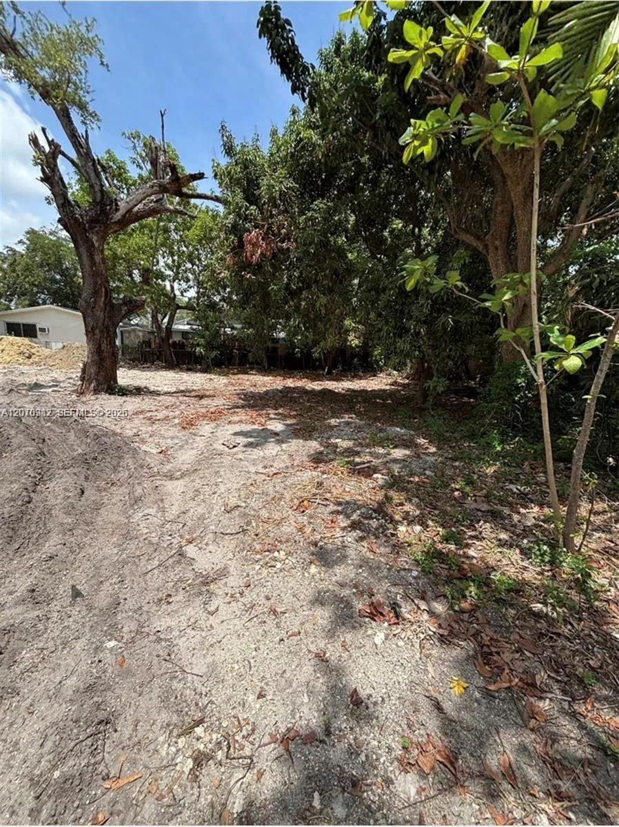 301 NE 58 St Miami, FL 33137