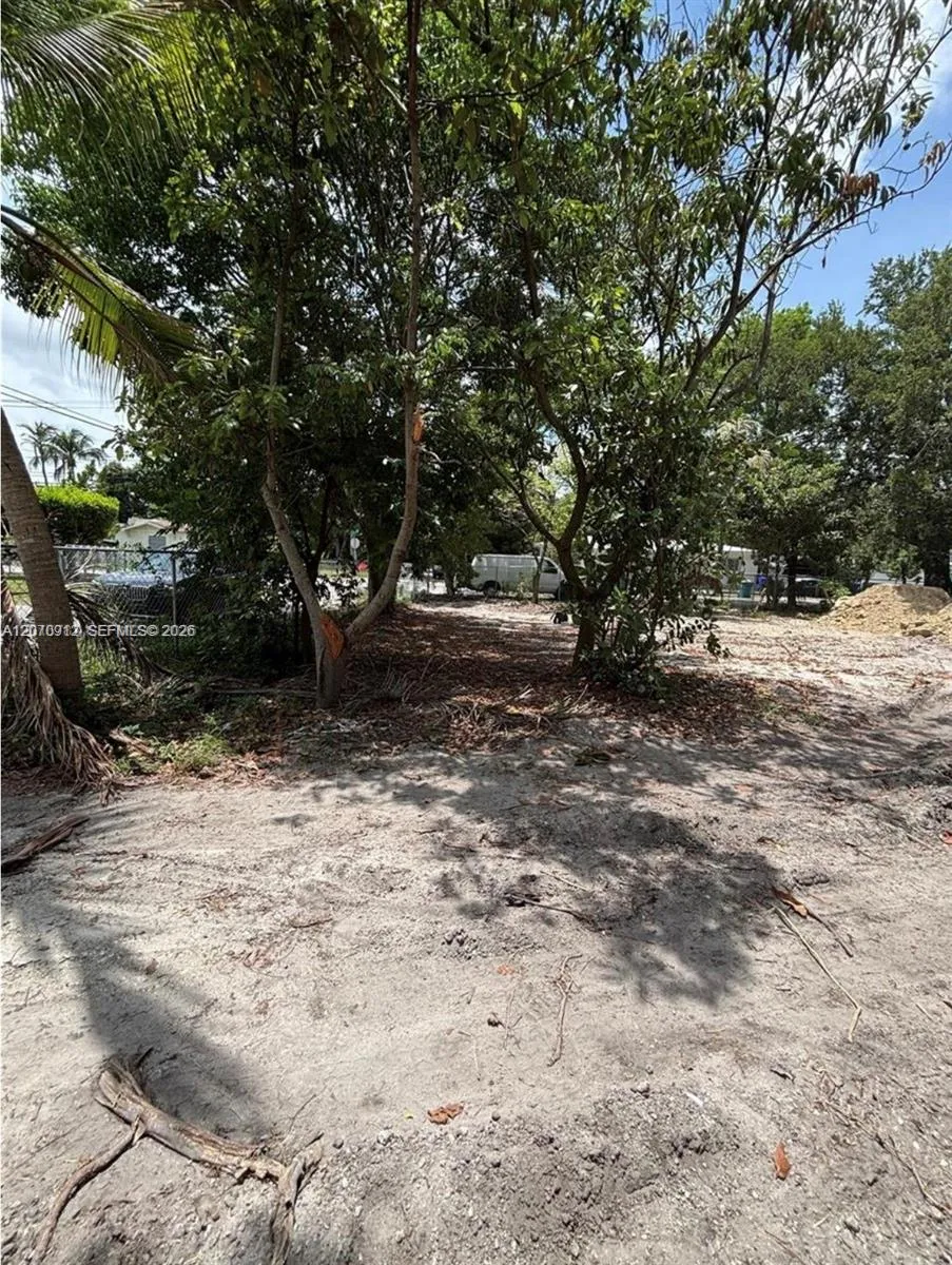 301 NE 58 St Miami, FL 33137