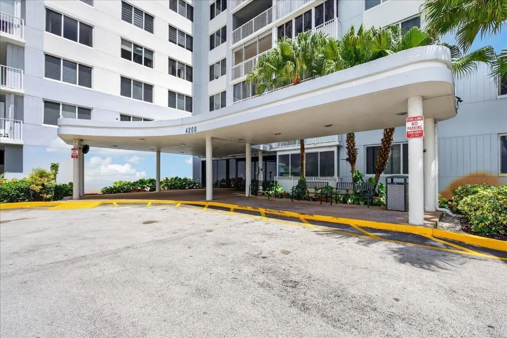 4200 Hillcrest Drive #217 Hollywood, FL 33021