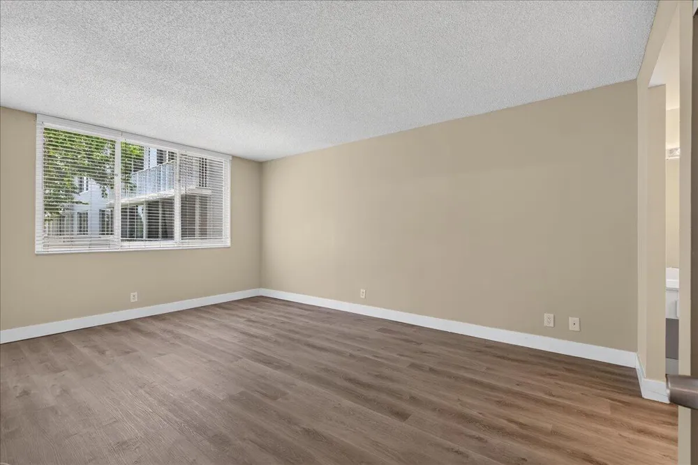 4200 Hillcrest Drive #217 Hollywood, FL 33021