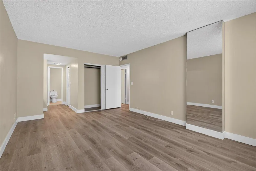 4200 Hillcrest Drive #217 Hollywood, FL 33021
