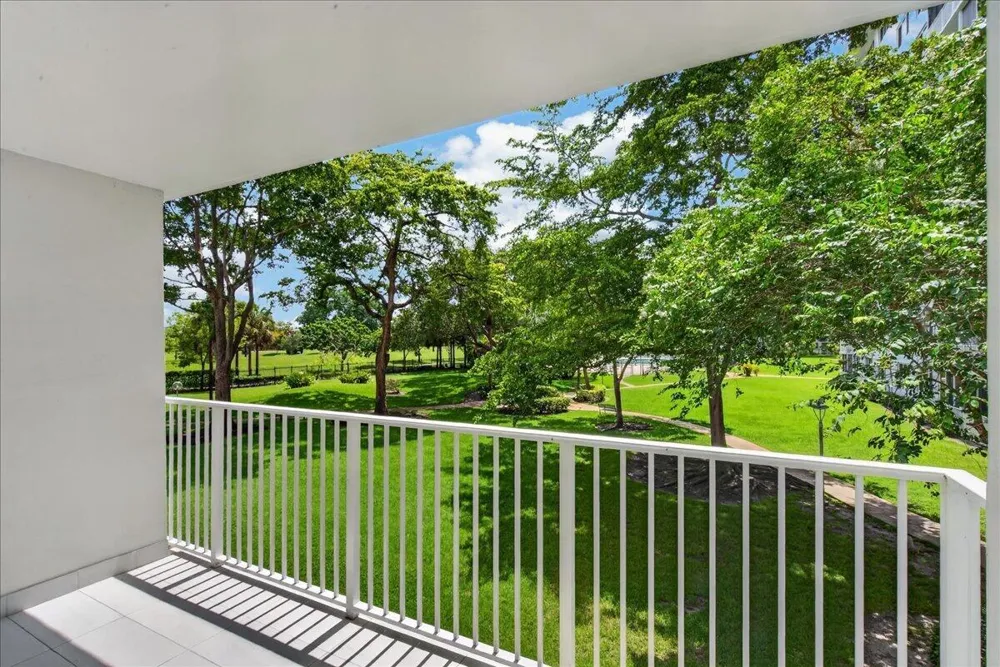 4200 Hillcrest Drive #217 Hollywood, FL 33021