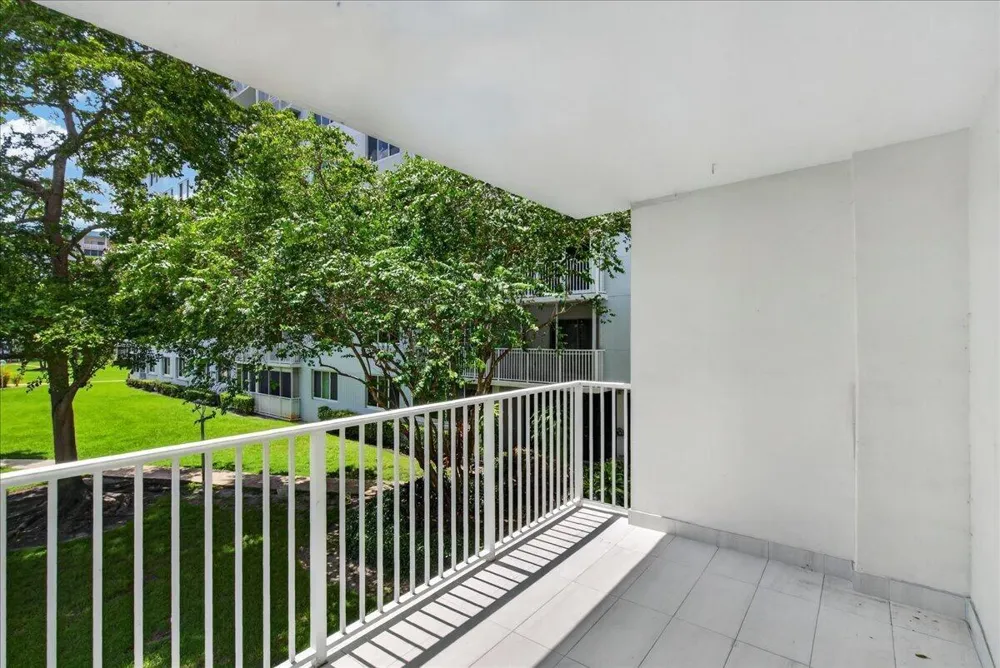 4200 Hillcrest Drive #217 Hollywood, FL 33021