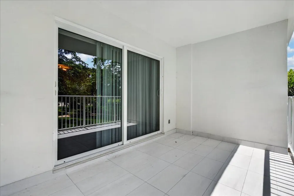 4200 Hillcrest Drive #217 Hollywood, FL 33021