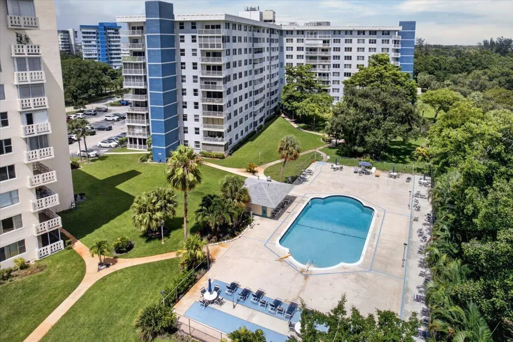 4200 Hillcrest Drive #217 Hollywood, FL 33021