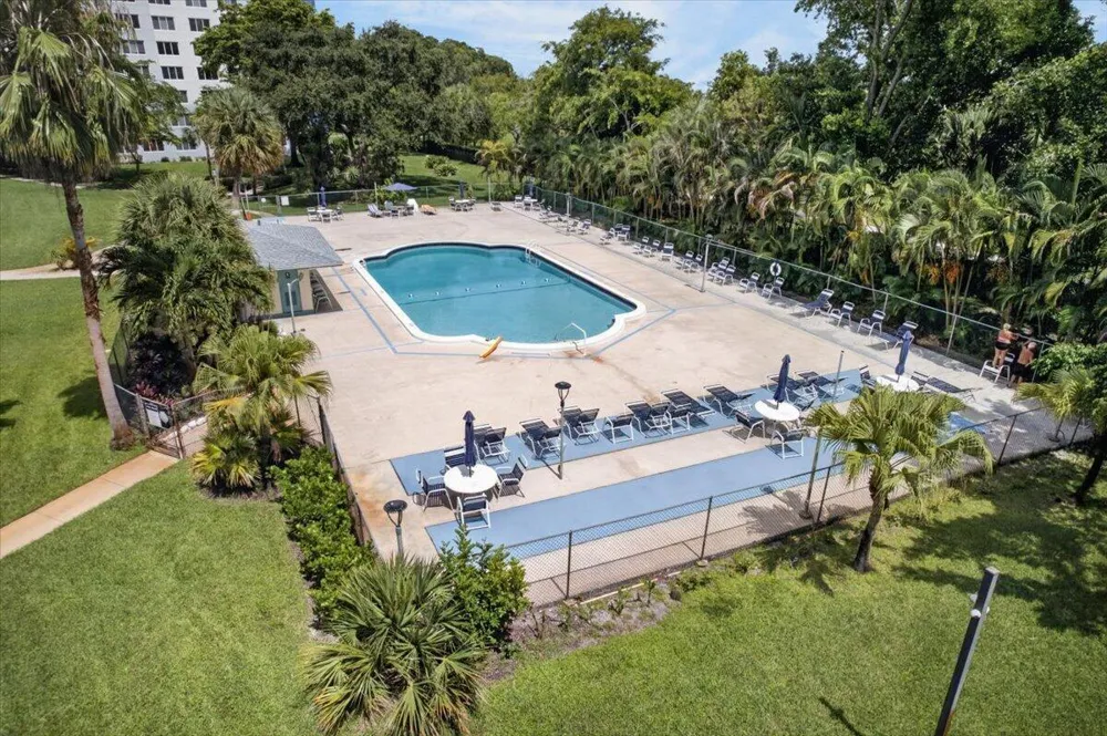 4200 Hillcrest Drive #217 Hollywood, FL 33021