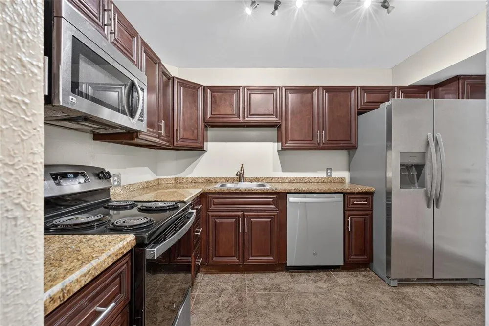 4200 Hillcrest Drive #217 Hollywood, FL 33021
