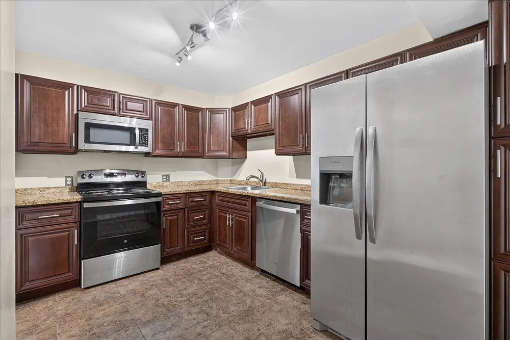 4200 Hillcrest Drive #217 Hollywood, FL 33021