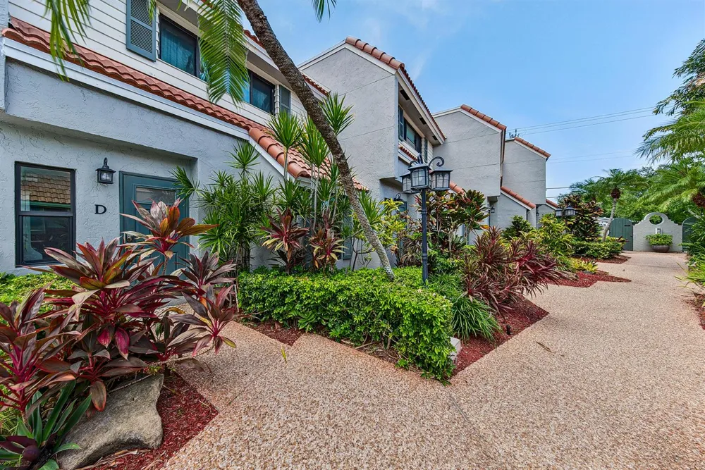 1315 MIAMI ROAD #D Fort Lauderdale, FL 33316