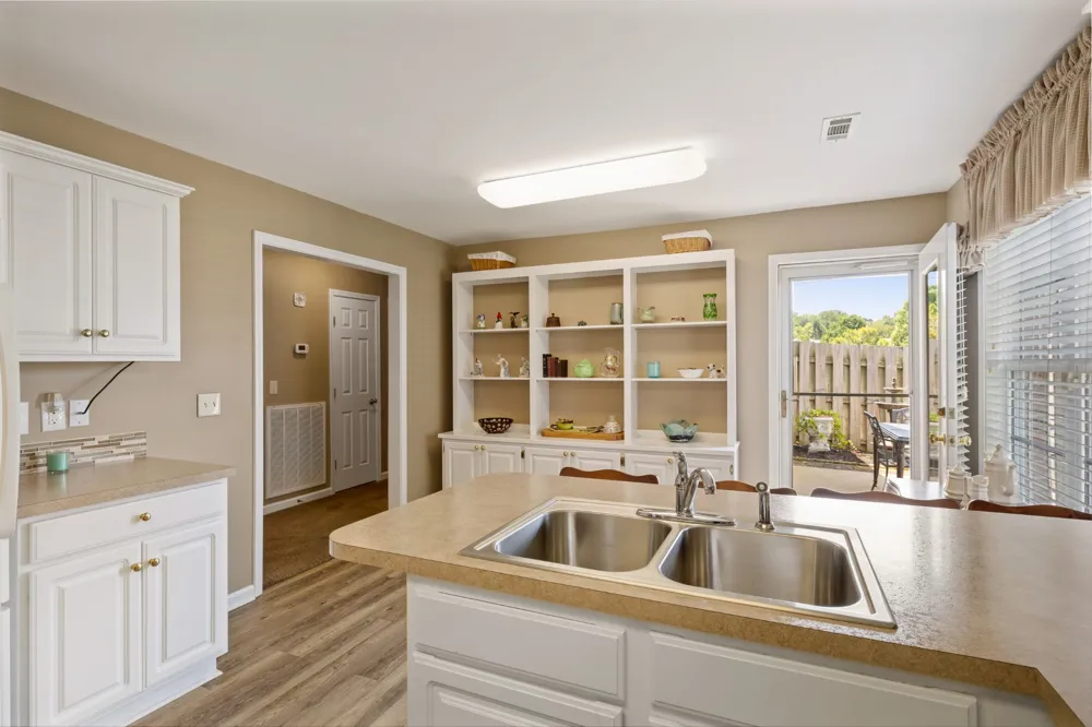 1300 Crofton Park Ct Columbia, TN 38401