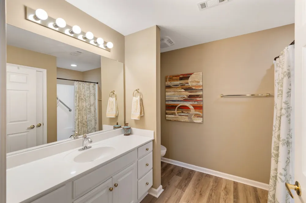 1300 Crofton Park Ct Columbia, TN 38401