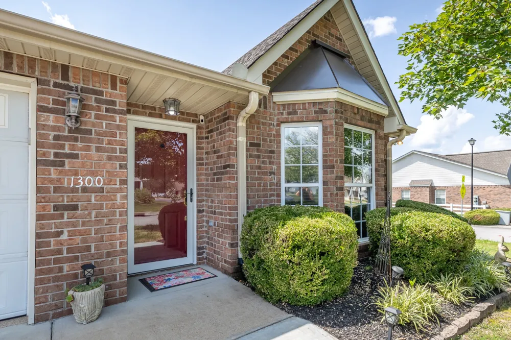 1300 Crofton Park Ct Columbia, TN 38401