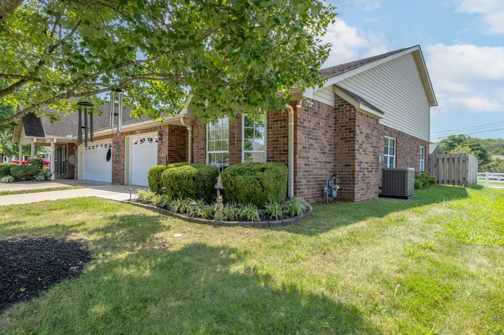 1300 Crofton Park Ct Columbia, TN 38401