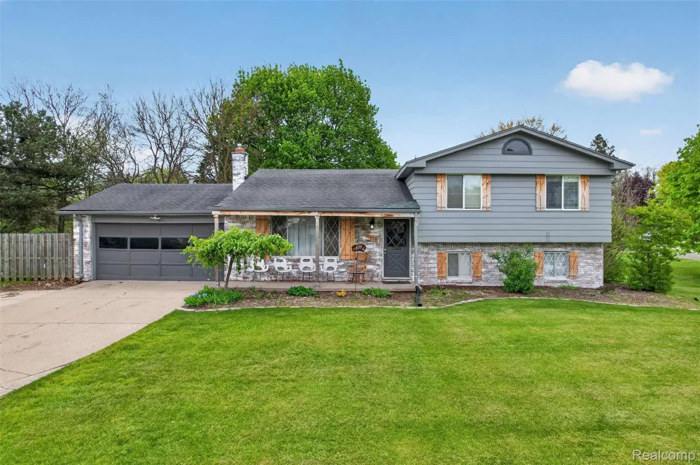 11479 Farmhill Drive Tyrone Township, MI 48430