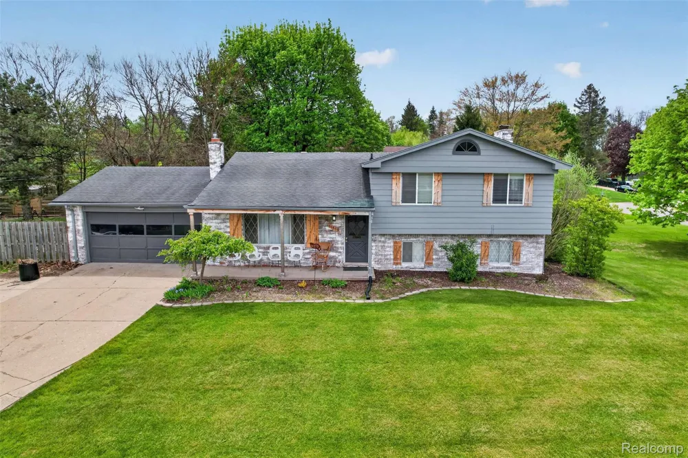 11479 Farmhill Drive Tyrone Township, MI 48430