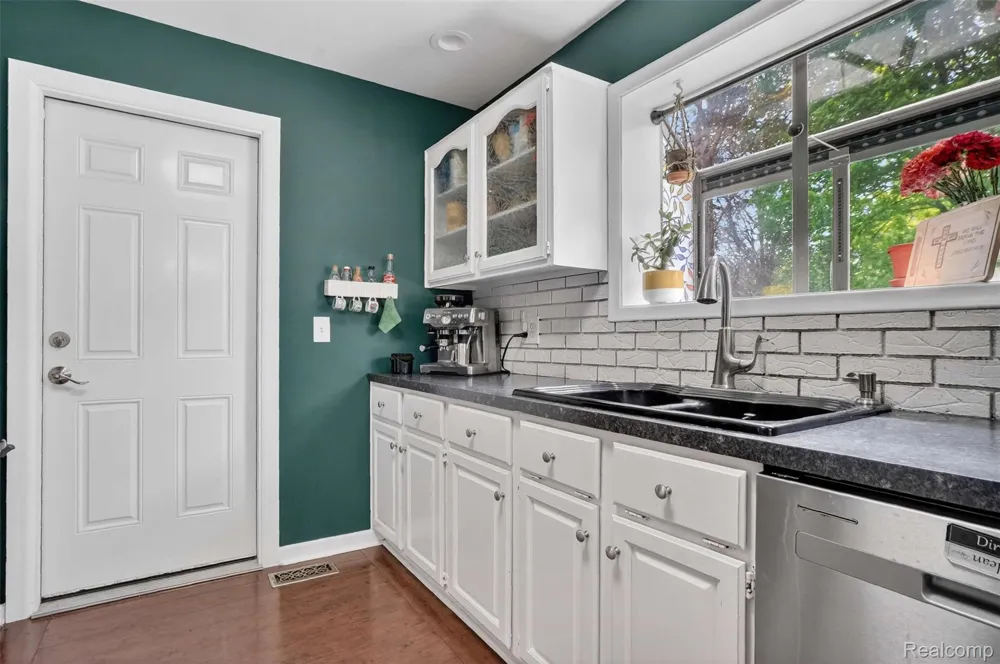 11479 Farmhill Drive Tyrone Township, MI 48430