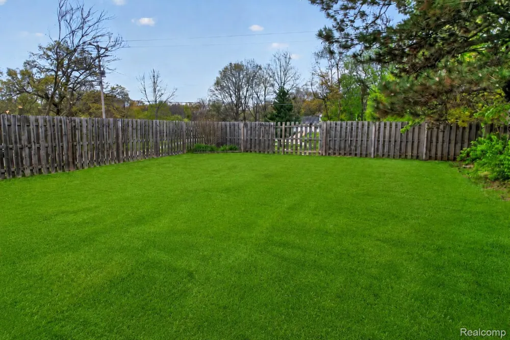 11479 Farmhill Drive Tyrone Township, MI 48430