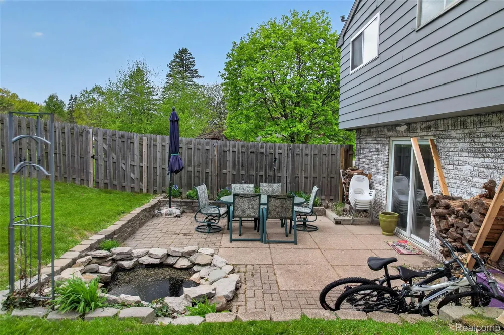 11479 Farmhill Drive Tyrone Township, MI 48430