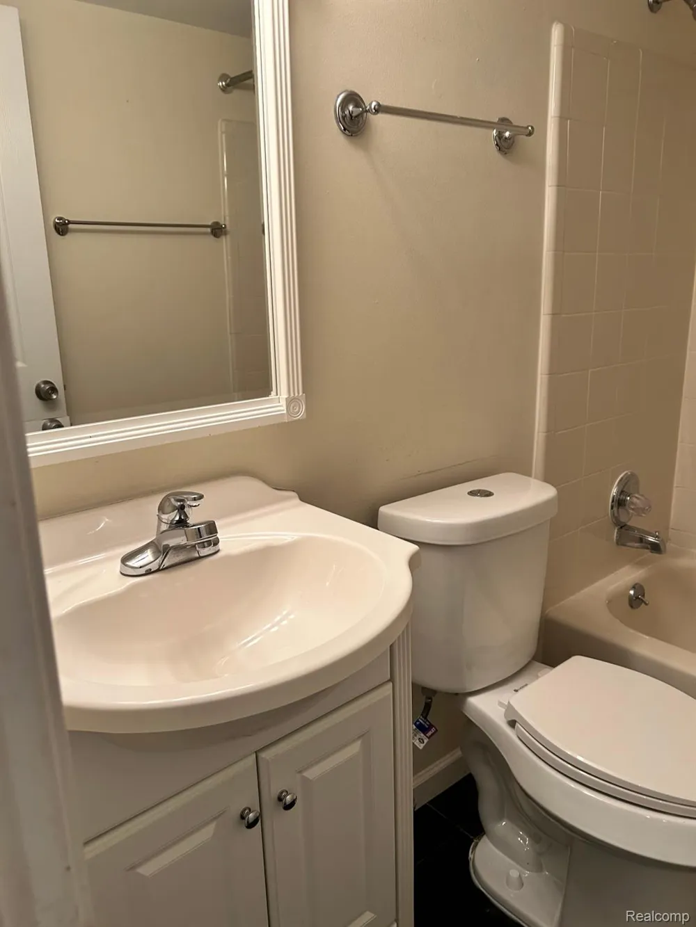 2781 Davison Avenue Auburn Hills City, MI 48326