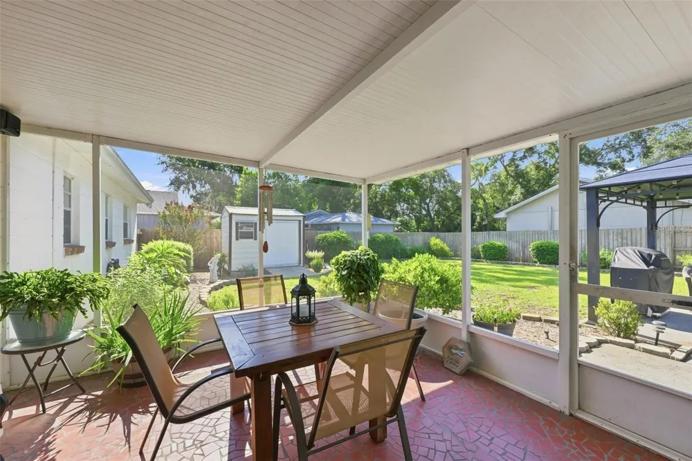 518 W 129TH AVENUE Tampa, FL 33612