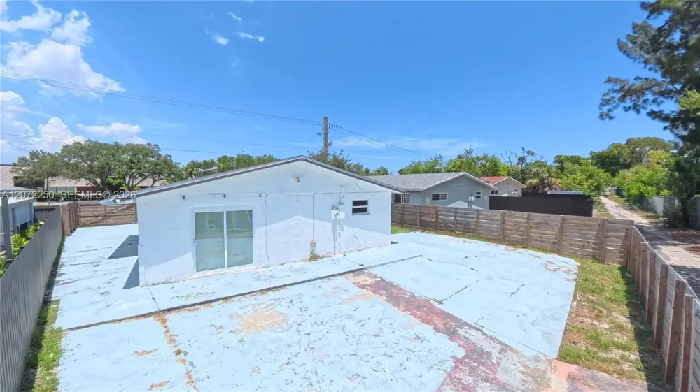 753 SW 2nd St Dania Beach, FL 33004