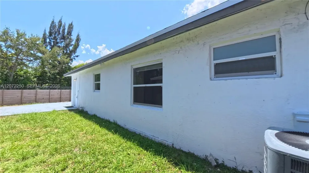 753 SW 2nd St Dania Beach, FL 33004