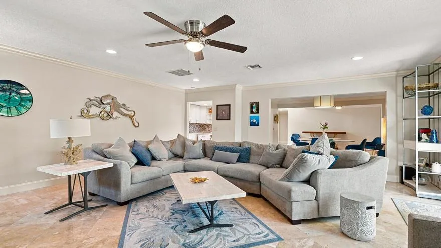 1 WYCLIFF ROAD Palm Beach Gardens, FL 33418