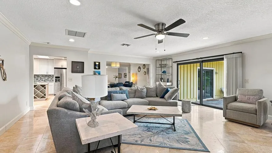 1 WYCLIFF ROAD Palm Beach Gardens, FL 33418