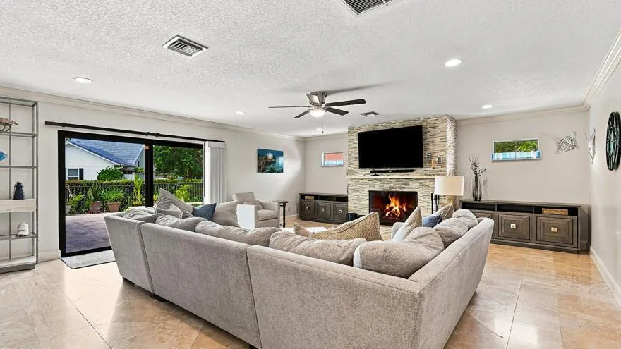 1 WYCLIFF ROAD Palm Beach Gardens, FL 33418