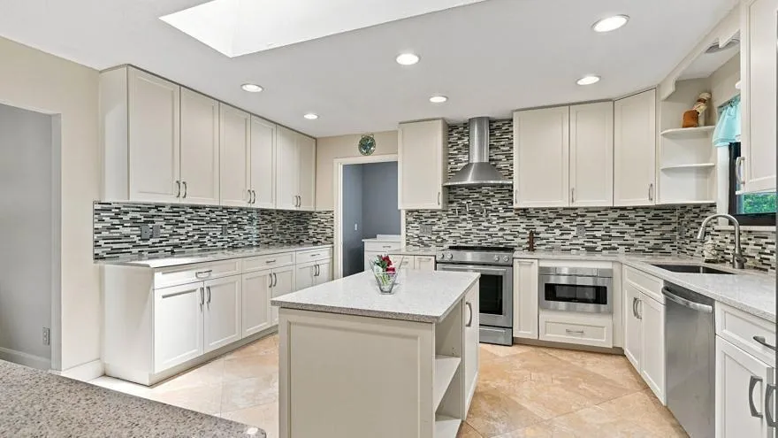 1 WYCLIFF ROAD Palm Beach Gardens, FL 33418