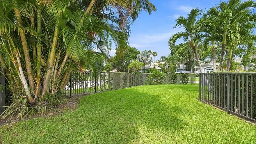 1 WYCLIFF ROAD Palm Beach Gardens, FL 33418