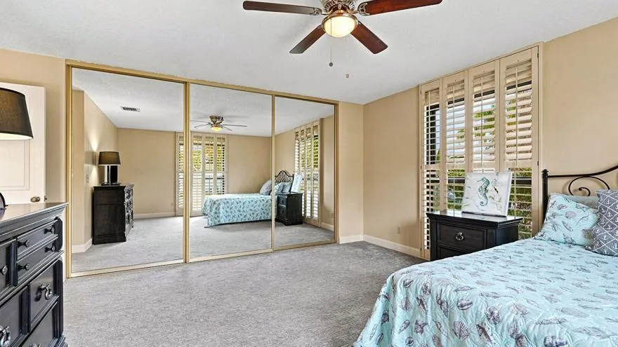 1 WYCLIFF ROAD Palm Beach Gardens, FL 33418