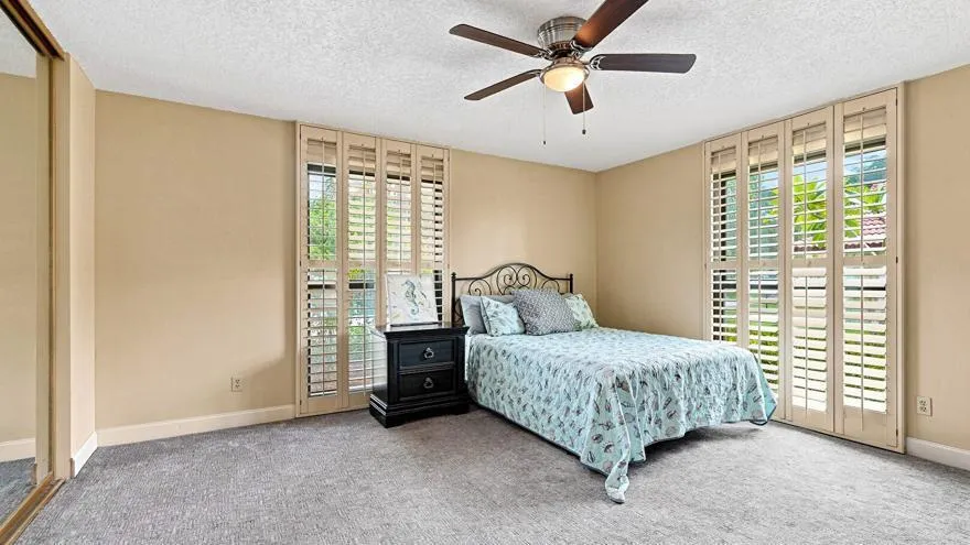 1 WYCLIFF ROAD Palm Beach Gardens, FL 33418