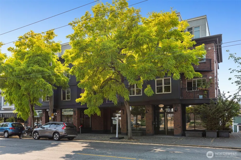 1909 10th Avenue W #206 Seattle, WA 98119