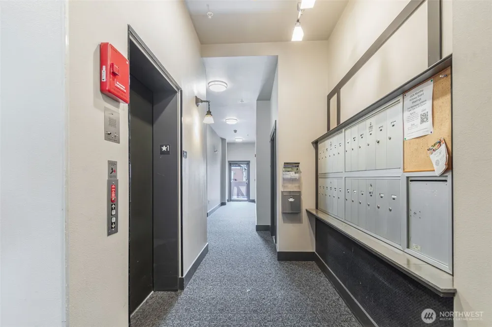 1909 10th Avenue W #206 Seattle, WA 98119