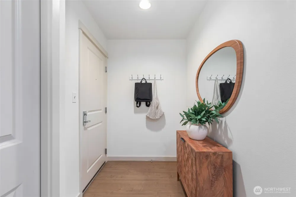 1909 10th Avenue W #206 Seattle, WA 98119