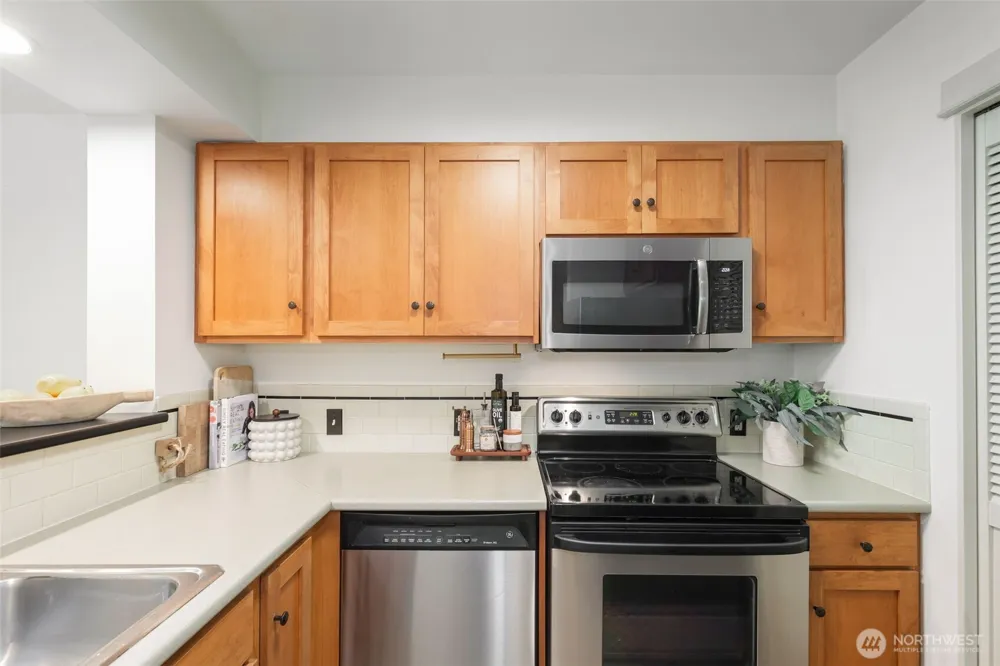 1909 10th Avenue W #206 Seattle, WA 98119