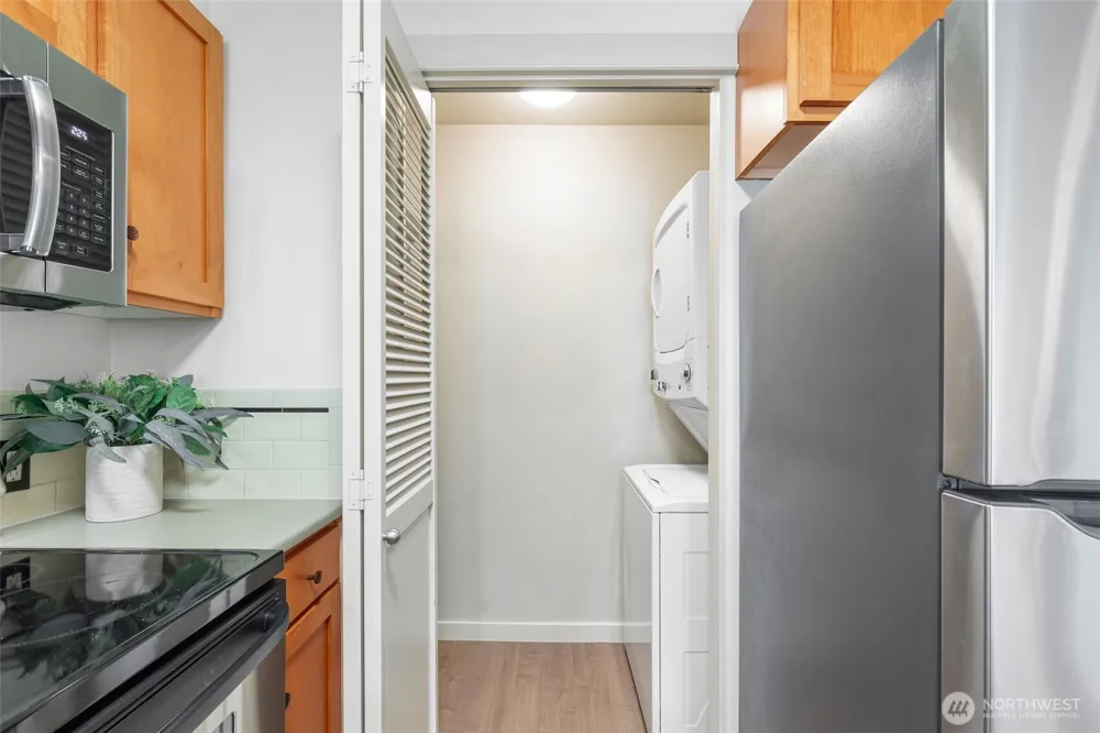 1909 10th Avenue W #206 Seattle, WA 98119