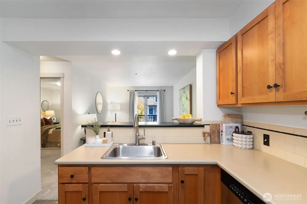 1909 10th Avenue W #206 Seattle, WA 98119