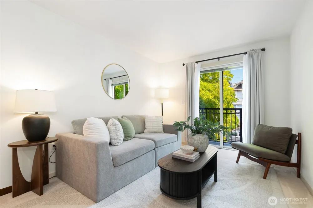 1909 10th Avenue W #206 Seattle, WA 98119