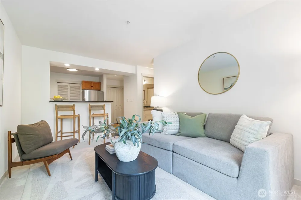 1909 10th Avenue W #206 Seattle, WA 98119