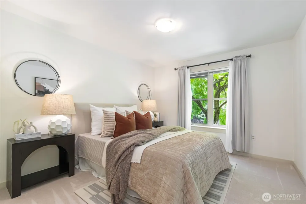 1909 10th Avenue W #206 Seattle, WA 98119