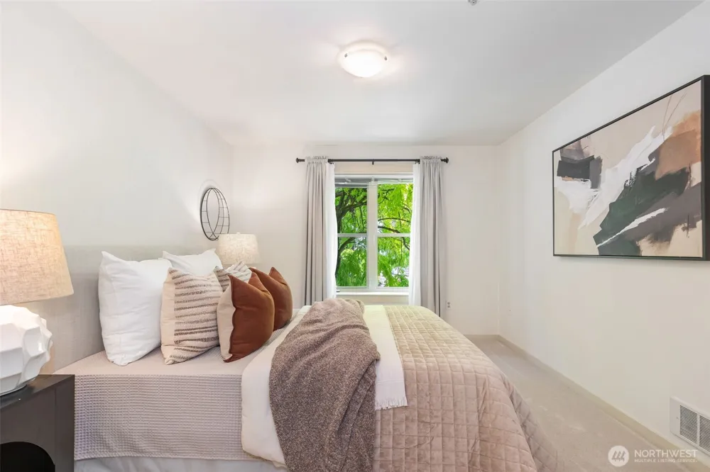 1909 10th Avenue W #206 Seattle, WA 98119
