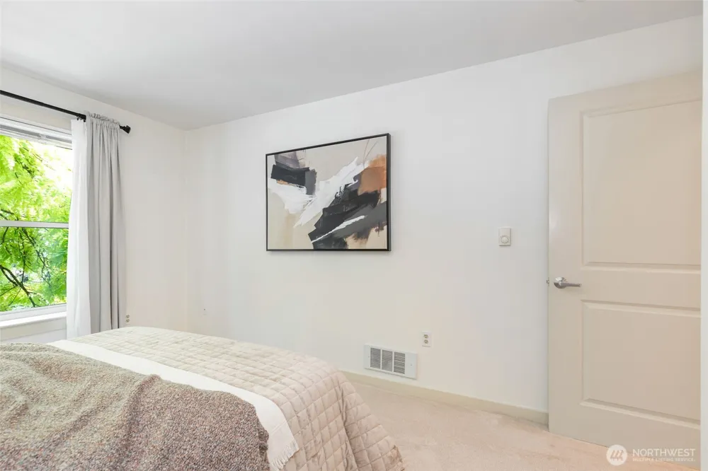 1909 10th Avenue W #206 Seattle, WA 98119