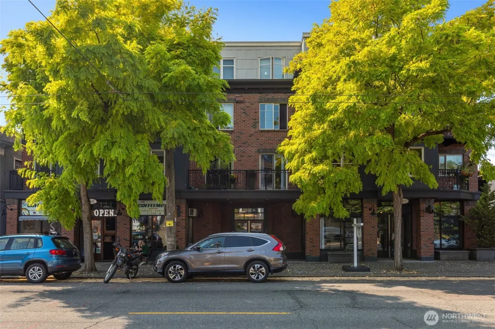 1909 10th Avenue W #206 Seattle, WA 98119