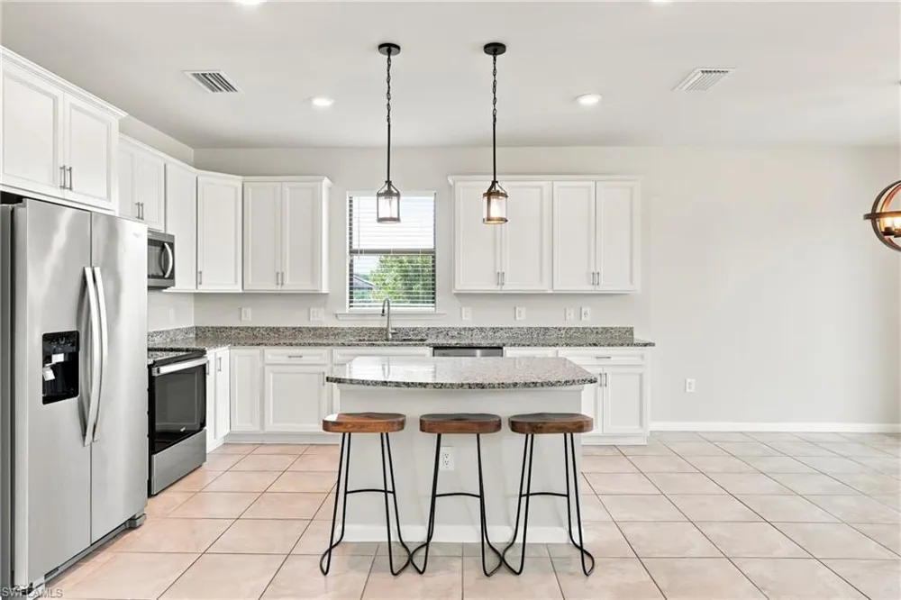 3721 E Hampton Circle Alva, FL 33920