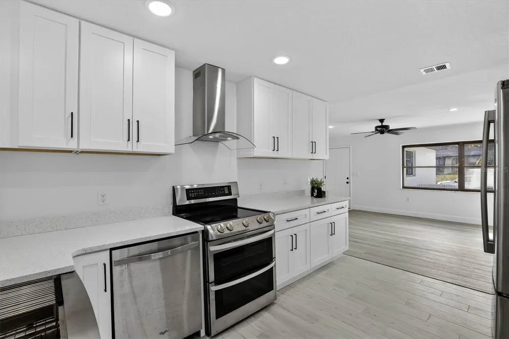 517 HICKORYWOOD AVENUE Altamonte Springs, FL 32714