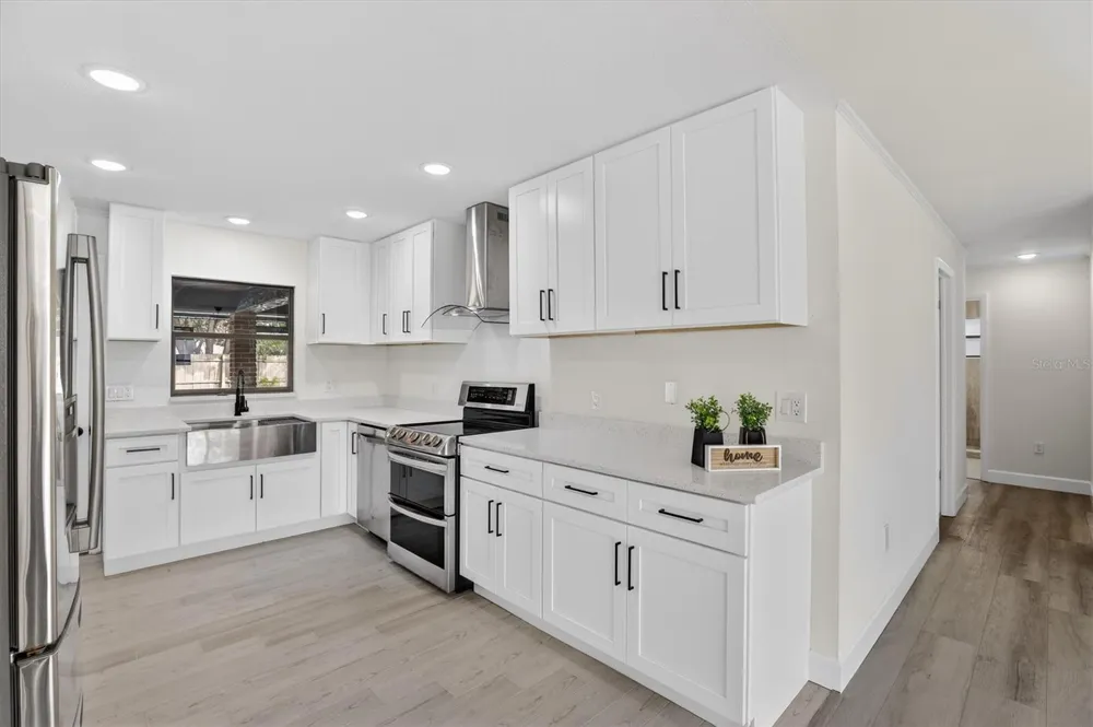 517 HICKORYWOOD AVENUE Altamonte Springs, FL 32714