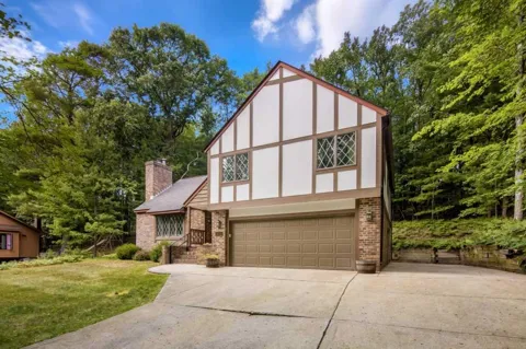 3706 Holiday Village Road